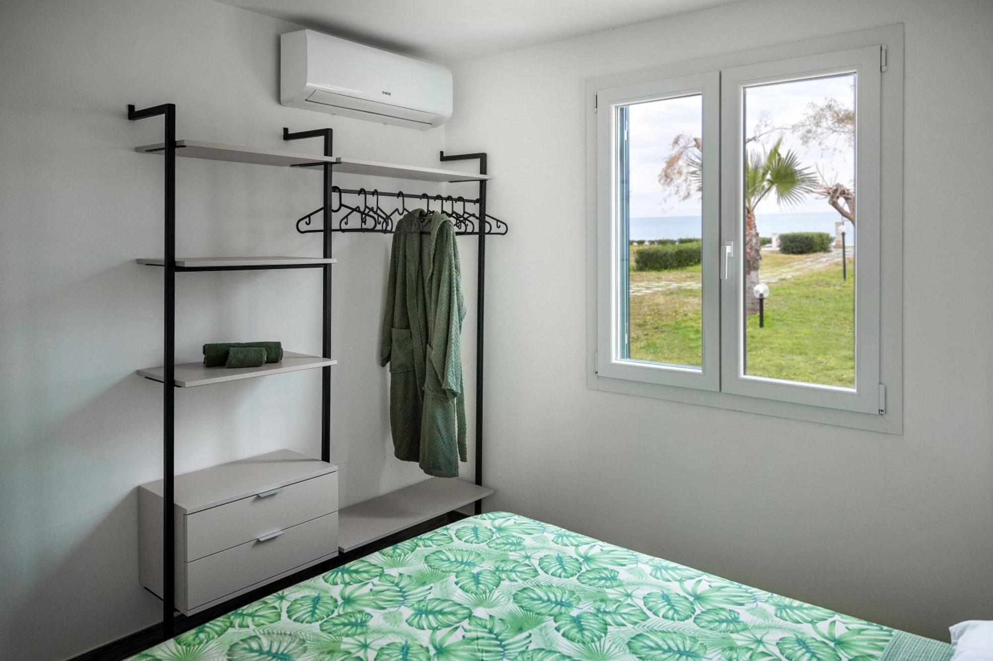 Villaggio Camping Poseidon - Bungalows & Rooms With Sea View In Nature Santa Caterina Dello Ionio Marina Exterior photo